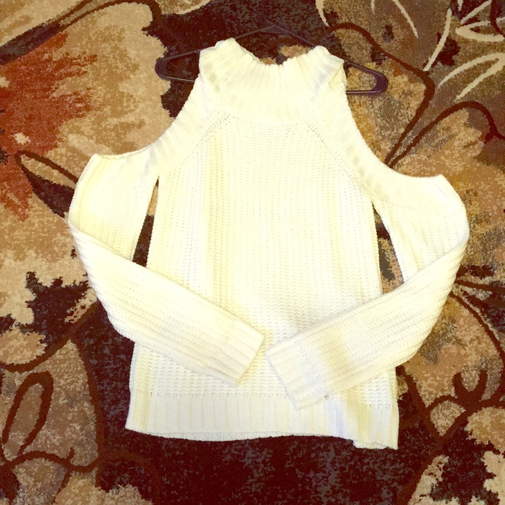 Off the shoulder sweater. Super cute for fall.
